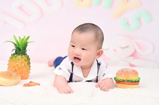 宣威宝宝在妈妈肚子里